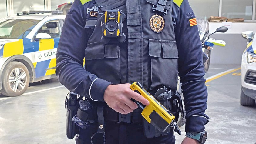 La Guàrdia Urbana ja té pistoles Taser per a casos puntuals i amb caràcter dissuasiu