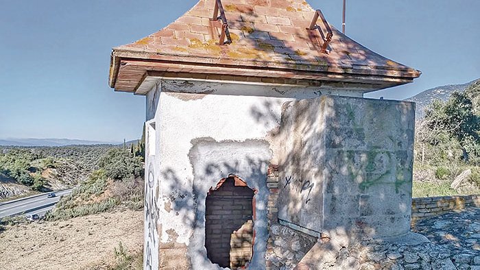 Rebenten el tapiat de l’antic dipòsit del Portús