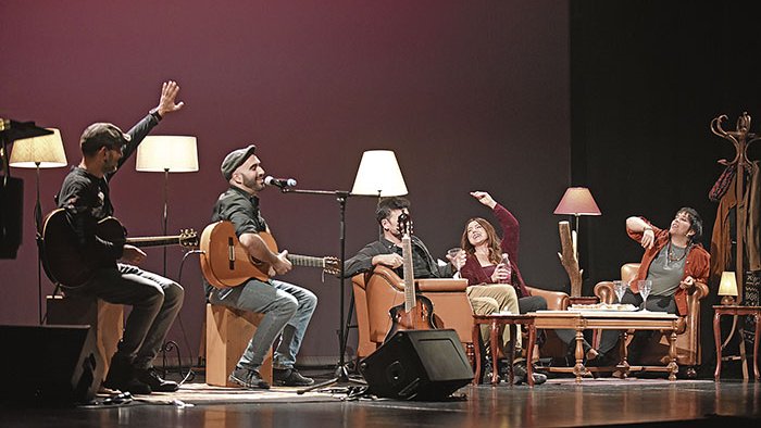 Vint-i-dos artistes empordanesos, units en una nit històrica i emotiva a Figueres