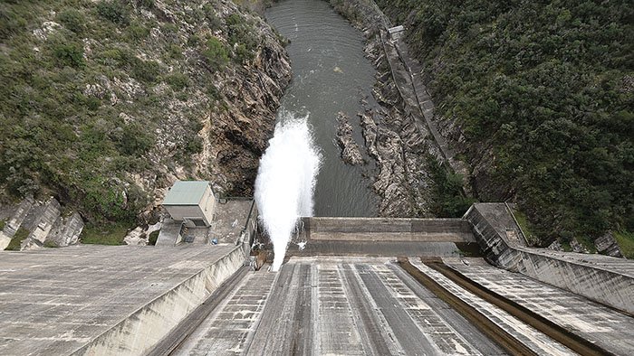 Nou temporal amb alerta als mòbils, pantà desembassant i diversos talls viaris