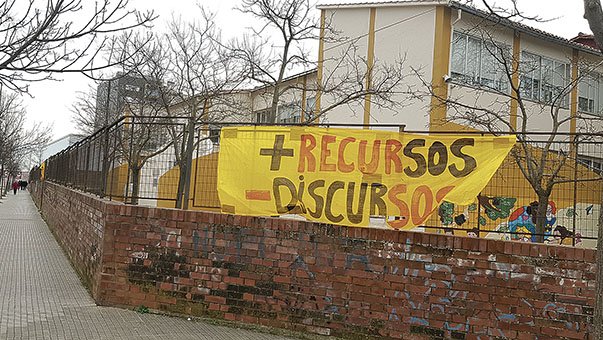 Una vintena de centres seguiran la vaga al 100%