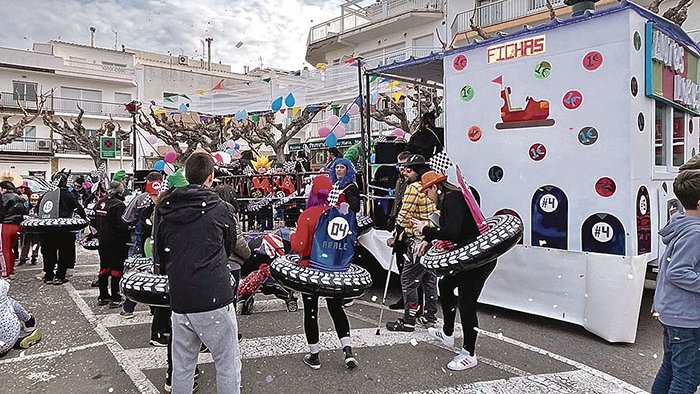 Llançà s’omple de color i ritme  per Carnaval   