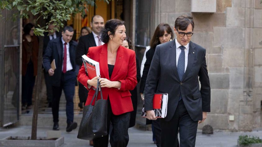 La consellera d'Economia i Finances, Alícia Romero, i el president de la Generalitat, Salvador Illa, durant la presentació del projecte de llei