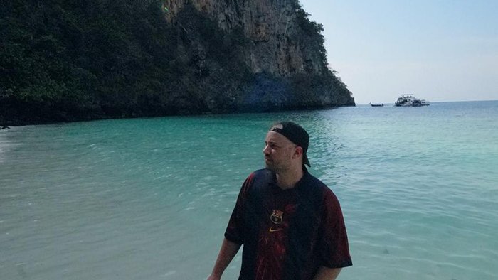 El productor musical alt-empordanès no pot tornar a casa