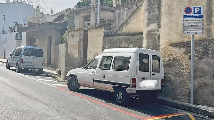 Llançà habilita quatre places d’aparcament de 30 minuts