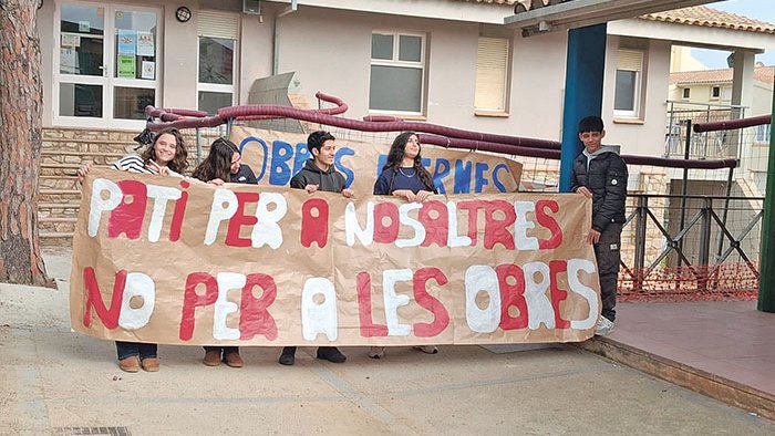 L’alumnat d’El Pedró s’atura per protestar per les obres sense fi