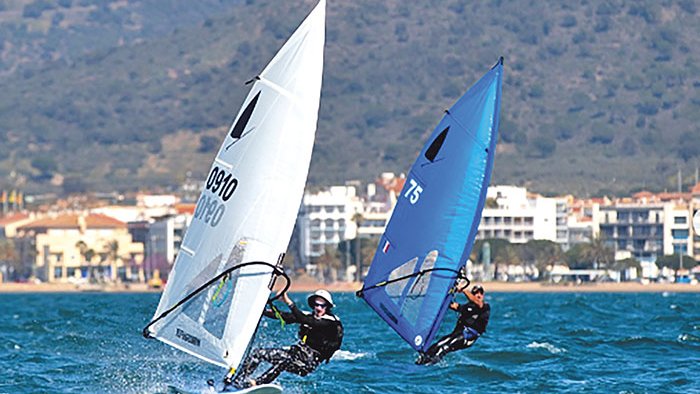 Roses clou el campionat català de Windsurf