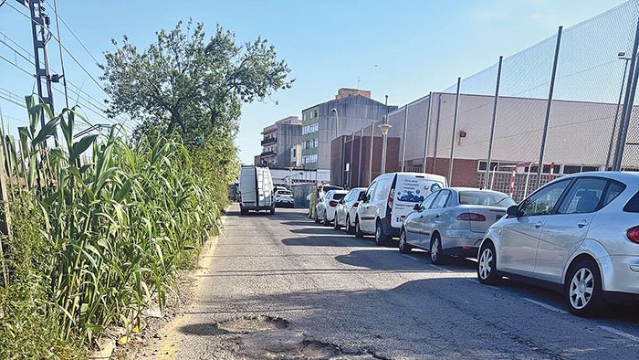 Una quinzena de punts amb forats per tapar