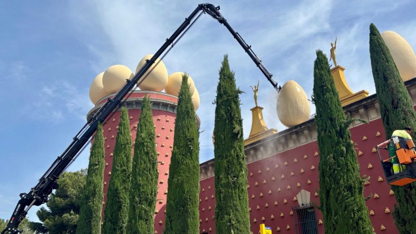 Els ous del Museu Dalí, més blancs i lluents