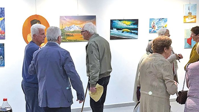 La biblioteca de Llançà acull la mostra Traços de vida