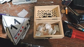 Desmantellen un narcopis i detenen tres persones