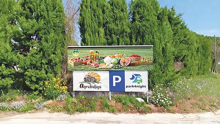 Multen un pagès amb 10.000 euros per un cartell
