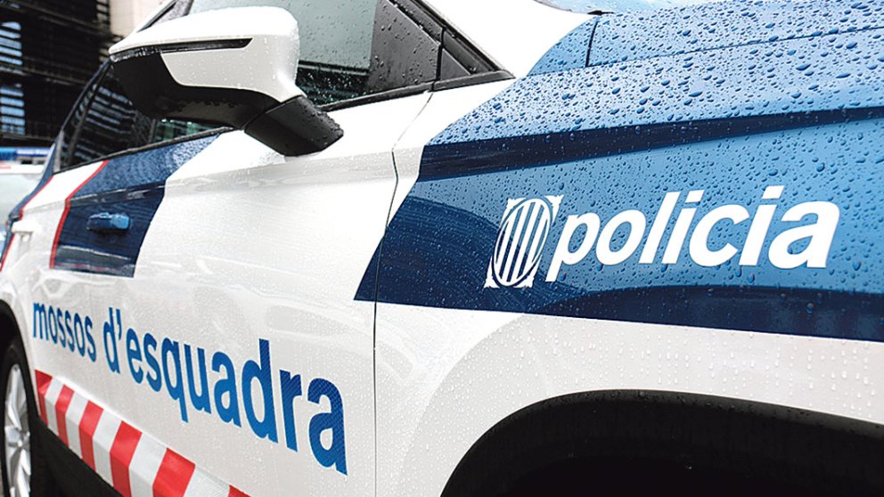 Fugen d'un control a Borrassà i abandonen un cotxe carregat de fusells d'assalt