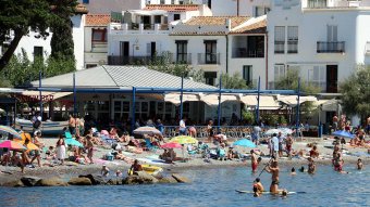 La família de la nena atacada per un senglar a Cadaqués estudia portar-ho als tribunals pel 'silenci' de l'Ajuntament