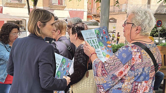 Figueres edita una nova guia de serveis per a la gent gran