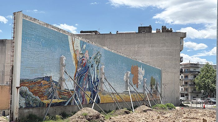 Reforç extra de seguretat per al mural del Grup 69