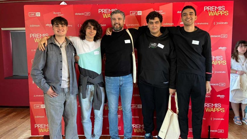 Quatre alumnes de l’Institut Cendrassos guanyen el Premi Wapps al Web amb Compromís Social