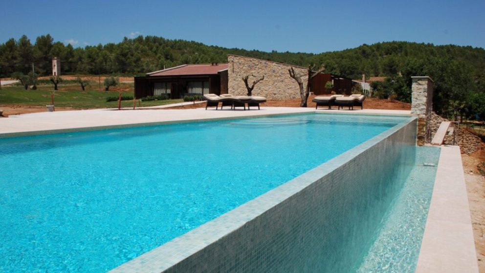 Piscines Vilabertran prepara la posada en marxa de la temporada de bany